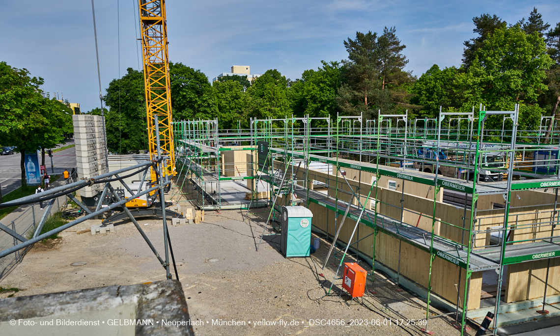 01.06.2023 - Neue Holzwände für das Haus für Kinder in Neuperlach in München